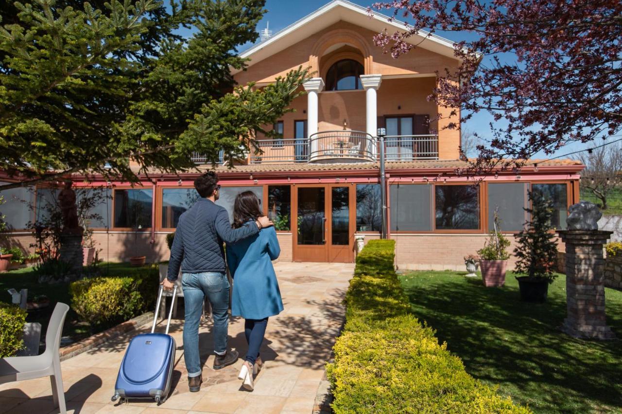 Locanda Ballaro Relais Di Campagna Deliceto Exterior foto